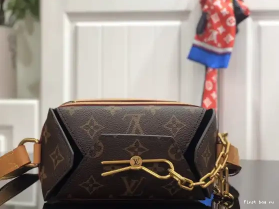 First bag ru LOUIS CHALK BAG VUITTON 0515